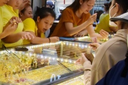 Giá vàng hôm nay 11-2: Đảo chiều sụt giảm mạnh