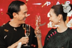 Vợ chồng Tăng Thanh Hà đi đâu cũng mặc đồng điệu