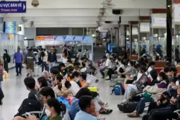 Chậm hủy chuyến bay: Khách có quyền yêu cầu hoàn vé trường hợp nào?