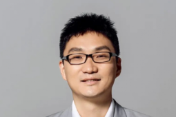 Từ bỏ ‘ngai vàng’ tỷ phú, hiến tặng hàng triệu tỷ đồng và rút lui ở tuổi 41