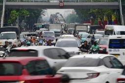 Cửa ngõ sân bay Tân Sơn Nhất tắc nghẽn ngày giáp Tết