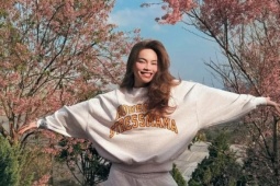 Sao Việt bắt trend check in mai anh đào Đà Lạt