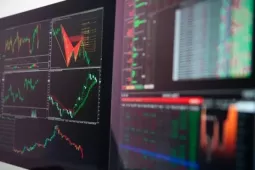 Chứng khoán bất ngờ bứt phá mạnh, VN-Index tăng gần 43 điểm