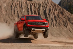 Ranger Raptor V6 vừa xuất hiện tại Việt Nam có gì đặc biệt?