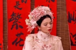 Lệ Quyên 'hóa' mỹ nữ cài trâm hoa dạo chơi làng cổ Tuyền Châu