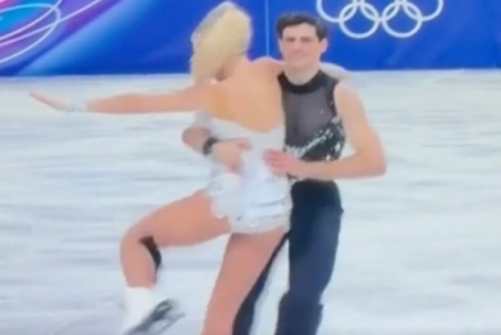 Khoảnh khắc "thót tim" Olympic mùa đông: VĐV gặp sự cố trang phục & pha xử lý táo bạo