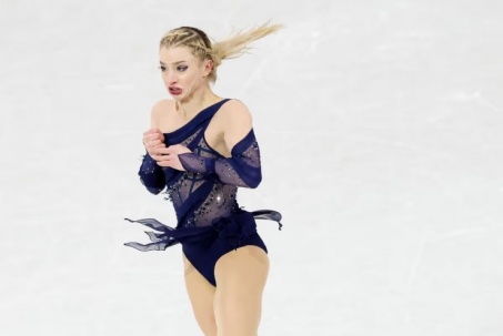 Nữ VĐV mặc "xuyên thấu" gợi cảm, dính lùm xùm dùng nhạc trái phép khi giành HCV