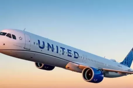 Nam tiếp viên nhận 'mưa lời khen' sau một hành động với khách nữ