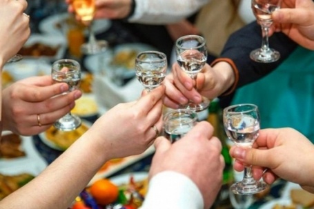 Tại sao ăn lót dạ mới là 'cách giải rượu' hiệu quả nhất?