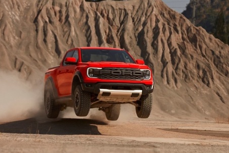 Ranger Raptor V6 vừa xuất hiện tại Việt Nam có gì đặc biệt?