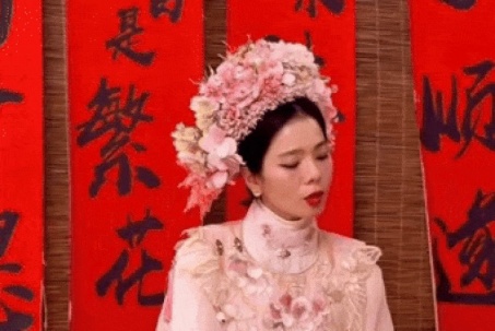 Lệ Quyên 'hóa' mỹ nữ cài trâm hoa dạo chơi làng cổ Tuyền Châu