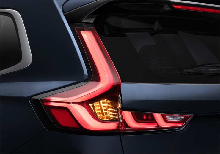 Honda CR-V L AWD đối đầu Mitsubishi Outlander: Off-road gia đình ai mạnh hơn? - 10