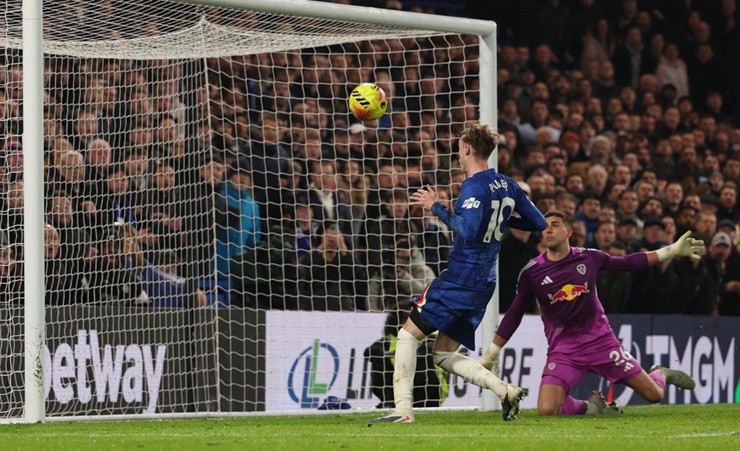 Cole Palmer&nbsp;bỏ lỡ&nbsp;cơ hội mười mươi&nbsp;ở cuối trận