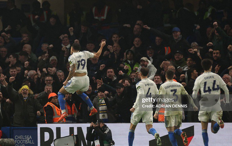 Chelsea tạo điều kiện cho Leeds vùng lên mạnh mẽ