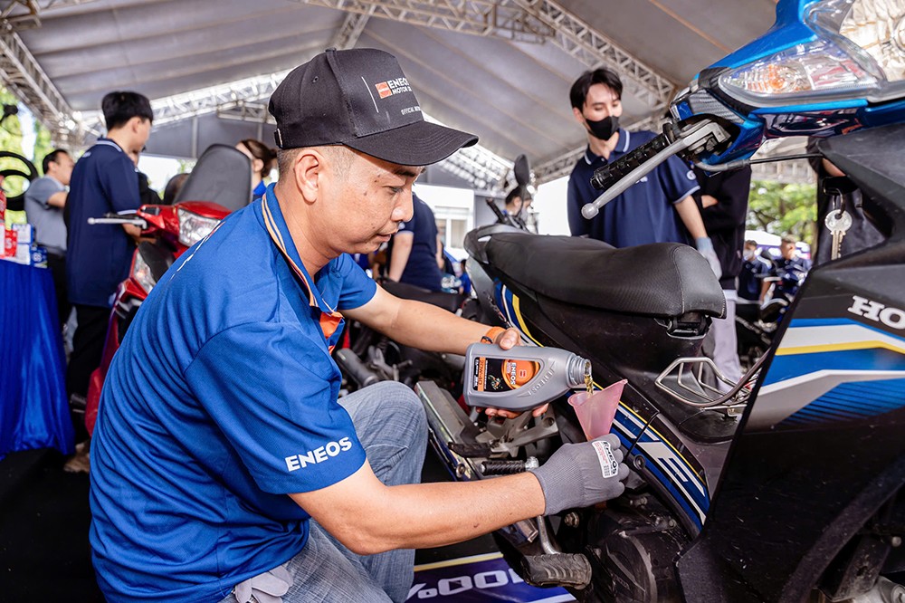ENEOS tài trợ dầu nhớt miễn phí dành cho sinh viên Đại học Cần Thơ