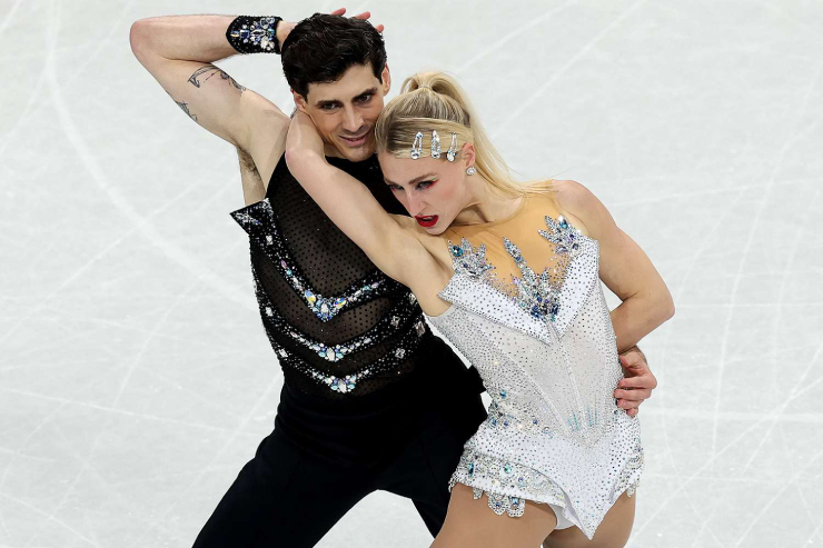 Cặp đôi Canada&nbsp;Piper Gilles - Paul Poirier biểu diễn tự tin trên băng