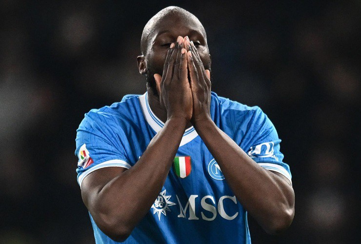 Lukaku là 1 trong 2 cầu thủ đá hỏng luân lưu, khiến Napoli bị loại khỏi&nbsp;Coppa Italia