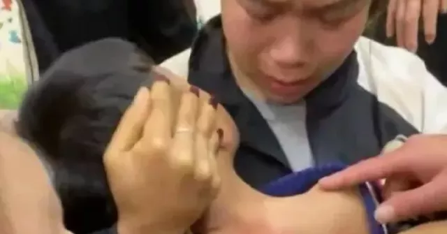 Học sinh lớp 1 bị "nhốt" trong lớp nhiều giờ sau khi tan học