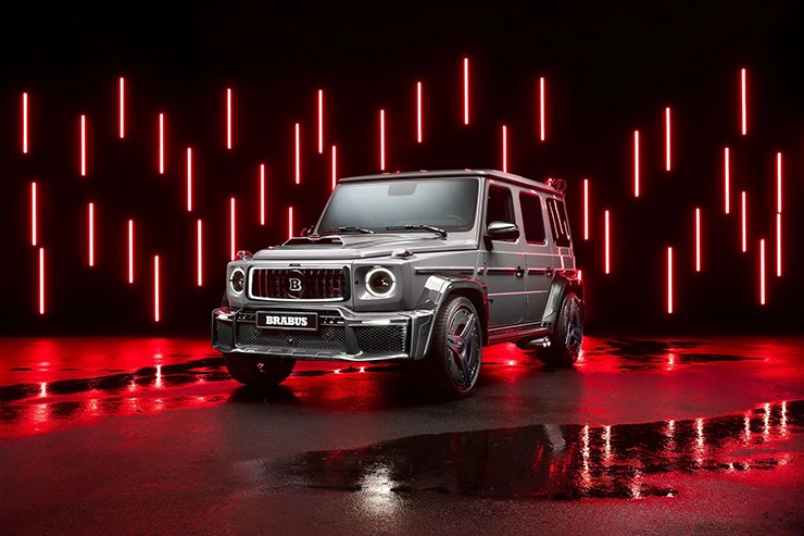 "BRABUS 900 ROCKET EDITION" một trong những cái tên biểu tượng nhất lịch sử Brabus trở lại, được phát triển dựa trên Mercedes-AMG G 63 (thế hệ W465) và được định hình phong cách thiết kế mang sự đổi mới hoàn toàn mới. Có tổng cộng 30 chiếc trên toàn cầu.
