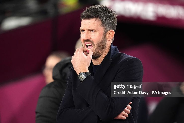 HLV Carrick còn nhiều thách thức phía trước