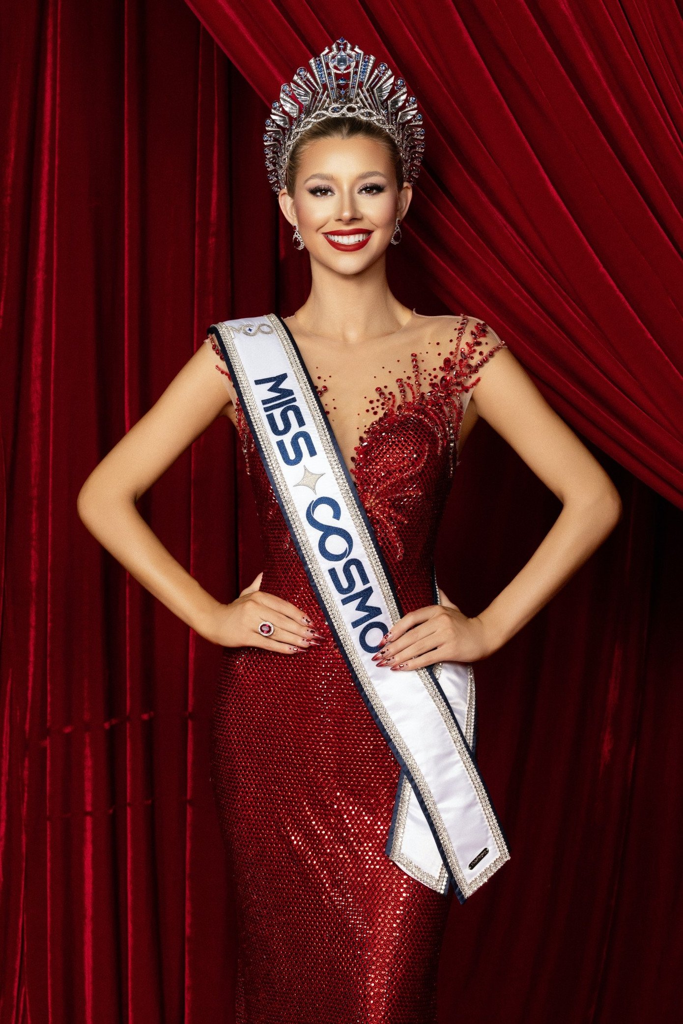 Top 2 Miss Cosmo 2025 ghi dấu ấn nhan sắc trong bộ ảnh Cosmo Family - 6