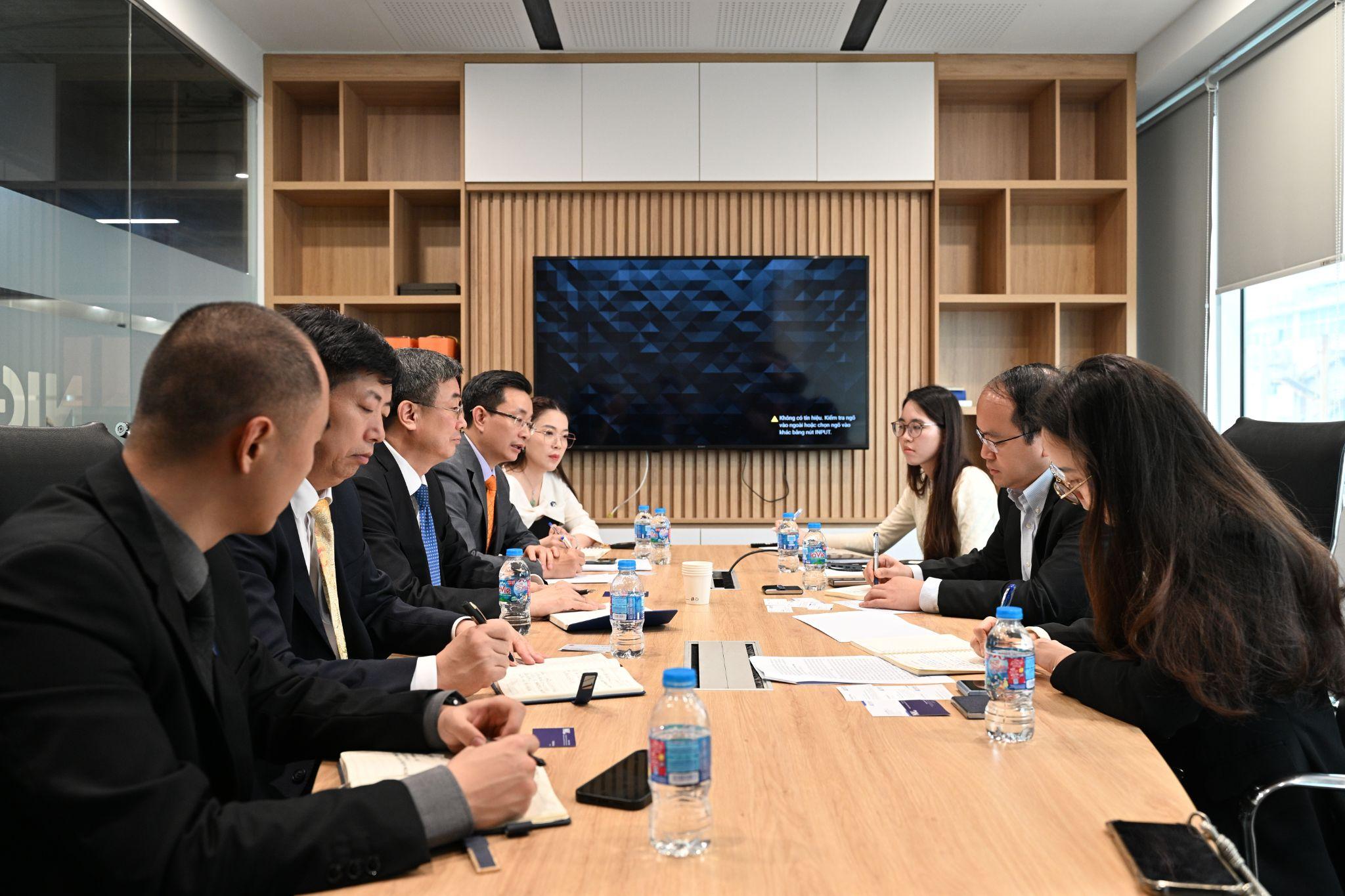 Tiếp nối cuộc gặp với Phó Thủ tướng Chính phủ Nguyễn Chí Dũng, đoàn công tác ArcherMind đã có buổi làm việc với Trung tâm Đổi mới sáng tạo Quốc gia