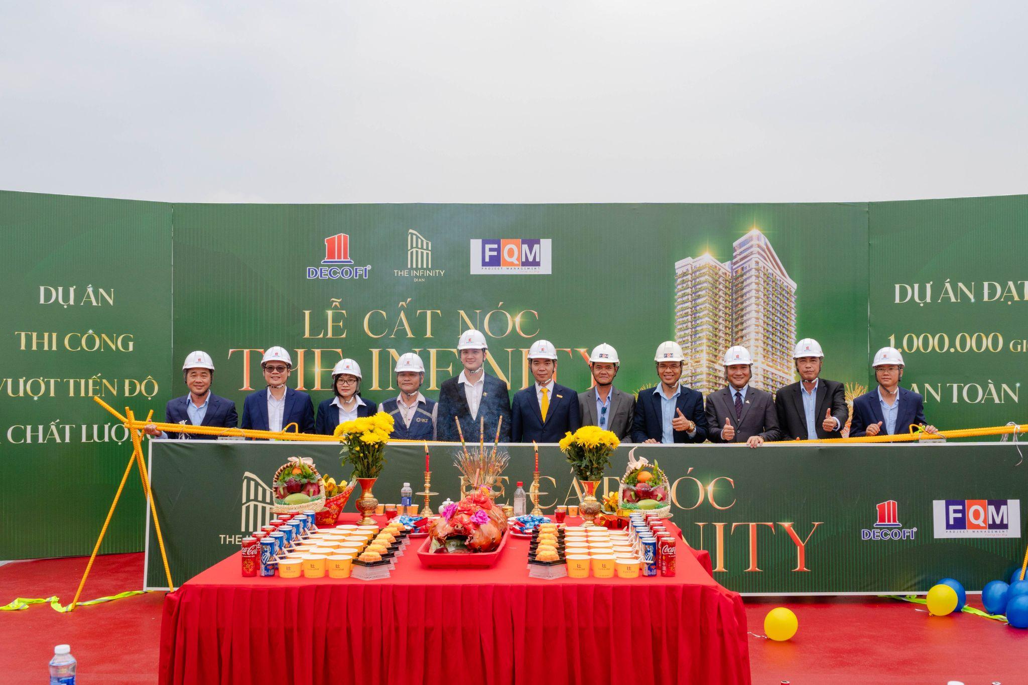 Đại diện chủ đầu tư cùng các đối tác tại lễ cất nóc