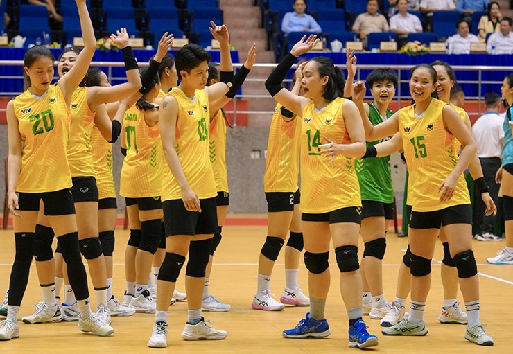 Các cô gái của đội bóng Long An rút ngắn đáng kể&nbsp;kỳ nghỉ Tết