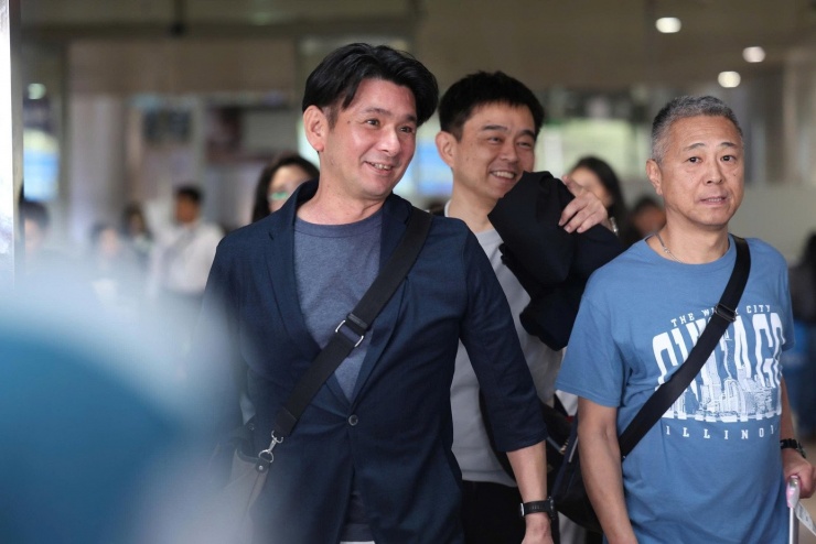 Trong dịp Tết Bính Ngọ 2026, Cảng hàng không quốc tế Tân Sơn Nhất ước tính khai thác khoảng 145.000 lượt hành khách mỗi ngày, tương ứng trung bình gần 940 chuyến bay. Sản lượng này tăng khoảng 25% so với lịch khai thác ngày thường và cao hơn khoảng 7% so với cùng kỳ Tết năm 2025.