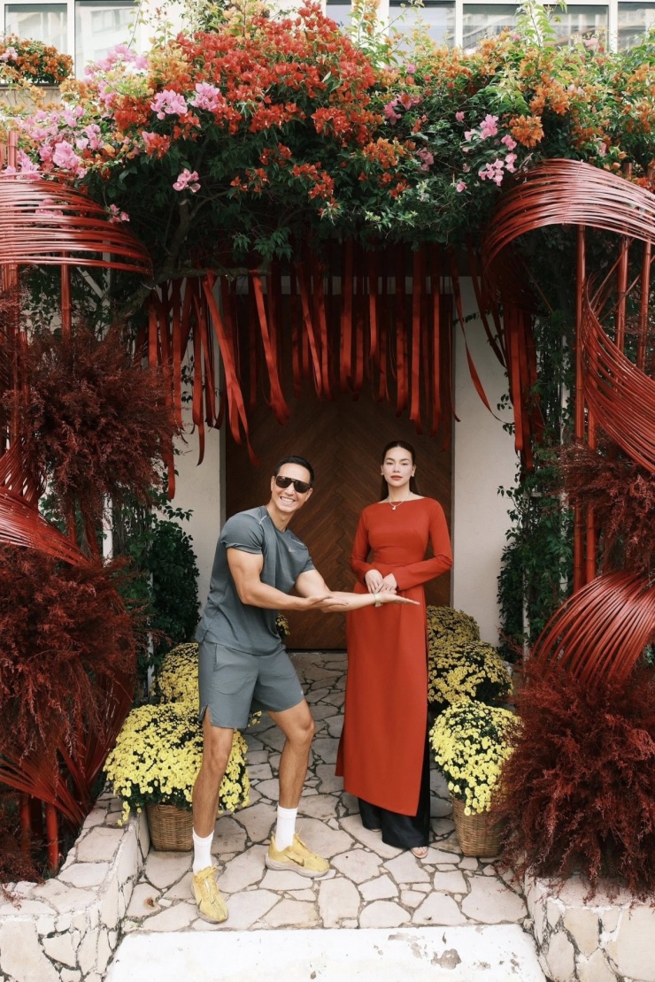 Hồ Ngọc Hà - Kim Lý trang hoàng biệt thự đón Tết - 1