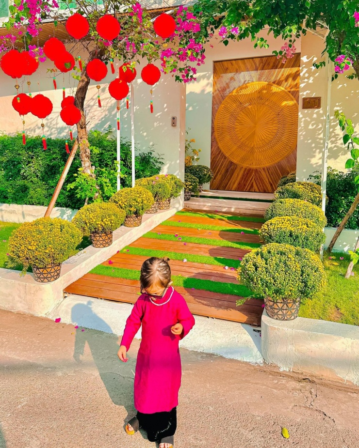 Hồ Ngọc Hà - Kim Lý trang hoàng biệt thự đón Tết - 4