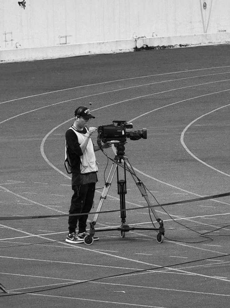 Nhà quay phim Quí Tùng qua ống kính của MC Mù Tạt. Ảnh: Nguyễn Huyền Trang