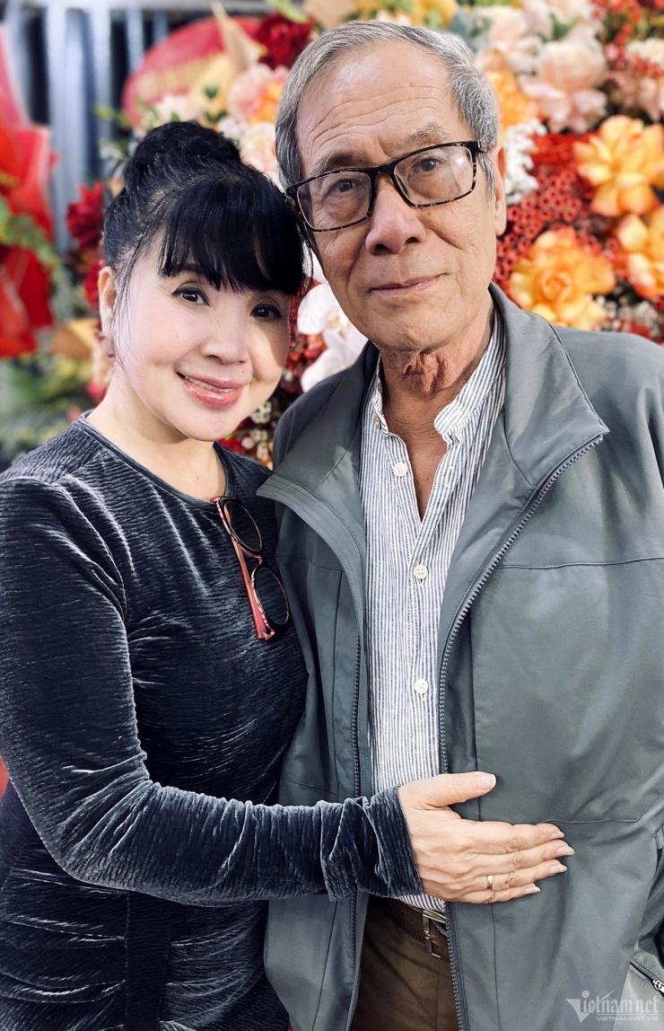 Hôn nhân gần 40 năm tròn đầy của cặp đôi Lan Hương - Tất Bình. Ảnh: Quỳnh An