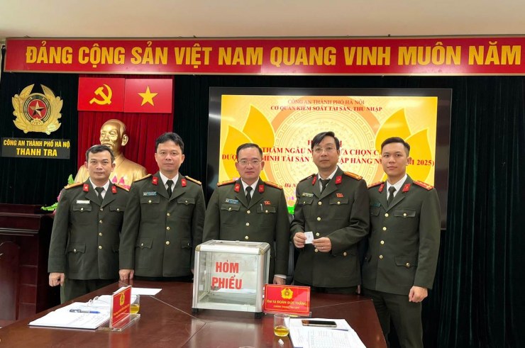 Tiến hành bốc thăm lựa chọn ngẫu nhiên. Ảnh:CAHN