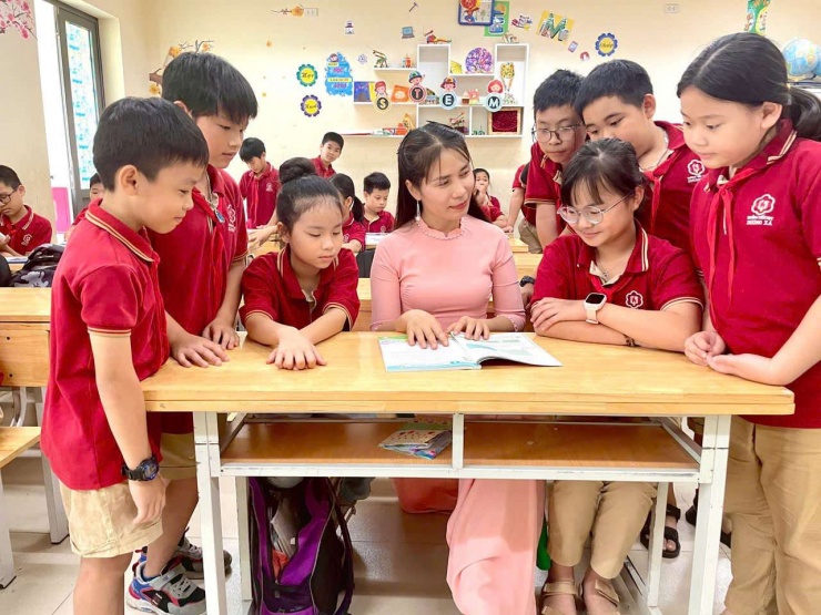 Cô Ngân Hà&nbsp;mong muốn mang đến cho học sinh một kỳ nghỉ đúng nghĩa. Ảnh: NVCC