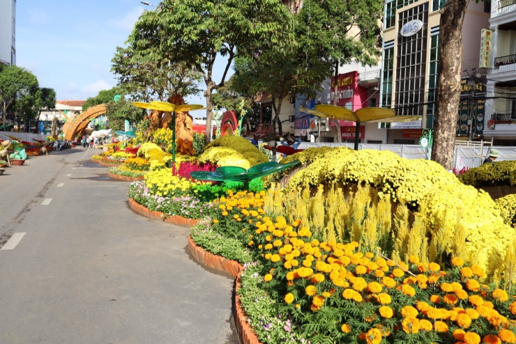 CLIP: Chiêm ngưỡng 8 linh vật ngựa cưỡi trên sóng hoa ở Cần Thơ - 11