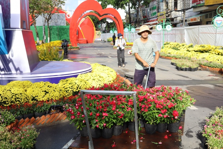 CLIP: Chiêm ngưỡng 8 linh vật ngựa cưỡi trên sóng hoa ở Cần Thơ - 10