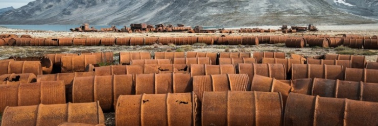 Những khối sắt thép phế liệu bị bỏ lại tại các căn cứ ở Greenland sau Thế chiến II và Chiến tranh Lạnh. Ảnh: GettyImages.