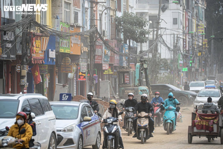 Dự án đường 400 tỷ ở Hà Nội thành 'kênh bùn', dân phải bắc cầu tạm vào nhà - 21