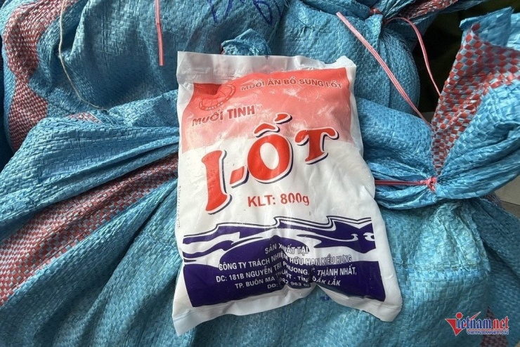 Hàng chục tấn muối được đóng gói chuẩn bị tung ra thị trường. Ảnh: Hải Dương