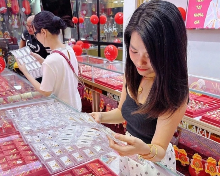 Giá bạc tăng nóng rồi lao dốc hơn 30% trong vài ngày, đẩy nhiều nhà đầu tư nhỏ lẻ vào thua lỗ.