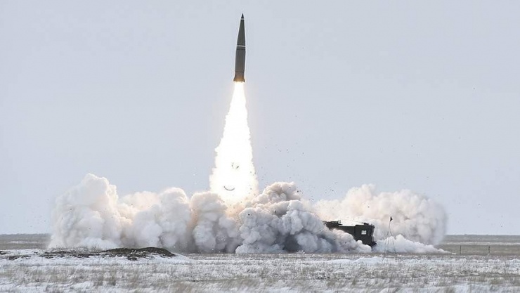 Nga phóng hàng chục tên lửa Iskander-M về phía Ukraine - 1