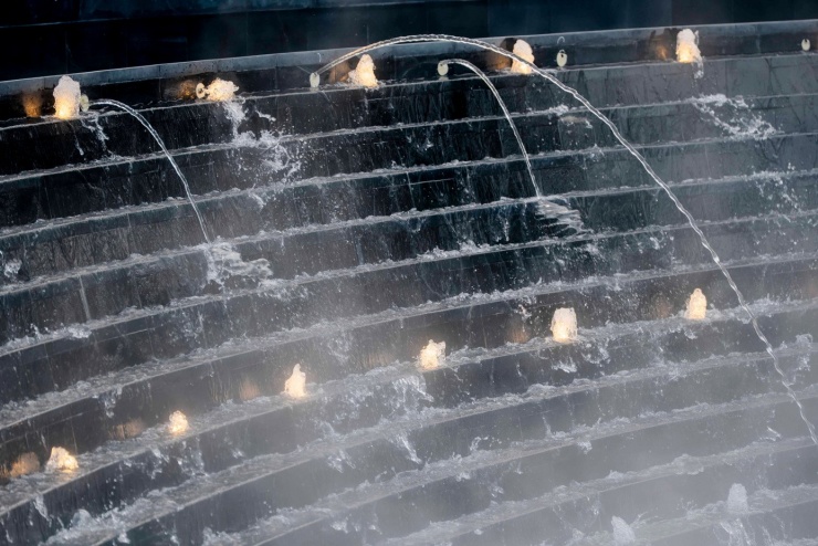 Sẽ có 360 ngọn nến cùng gần 1.000 điểm ánh sáng trên quảng trường tạo nên một không gian lung linh, lặng lẽ, như khu rừng ánh nến, tưởng niệm những con người đã không may mắn trong đại dịch COVID-19.