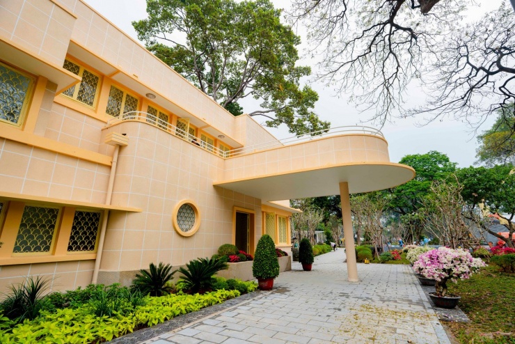 Các biệt thự cũ được tôn tạo và mở ra những không gian triển lãm, thư viện…