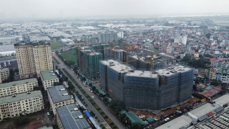 Theo đại diện chủ đầu tư, đến nay dự án đã tiếp nhận khoảng 4.700 hồ sơ trên tổng số 10.000 phiếu hẹn. Dự kiến đến cuối tháng 3/2026 sẽ hoàn tất kiểm duyệt hồ sơ, tổng hợp và báo cáo Sở Xây dựng. Sau đó, chủ đầu tư dự kiến tổ chức bốc thăm trực tuyến để xác định đối tượng được mua, thuê mua nhà ở xã hội.