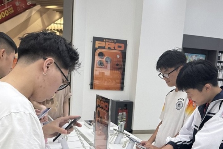 Giá iPhone 17 giảm nhẹ, iPhone 14 và 15 hạ xuống mức không tưởng