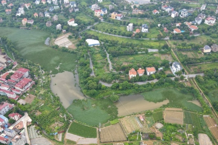 Giao đất khi mới nhận tiền cọc, vợ chồng ở Hà Nội trả giá đắt vì 'thương người'