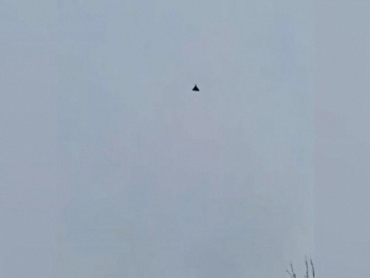 Khoảnh khắc F-16 Ukraine xả pháo 20mm, bắn nổ UAV tự sát Geran-2 của Nga