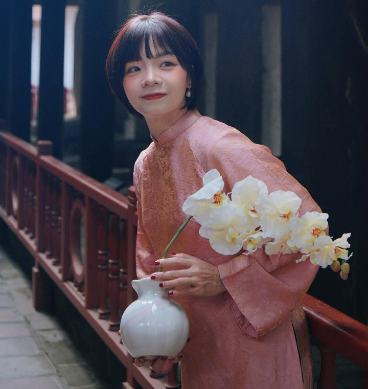 Chị Nguyễn Huyền Trang khiến dân mạng trầm trồ khi chia sẻ bí kíp làm mâm cỗ Tết nhanh, gọn , vẫn đủ đầy, đẹp mắt.