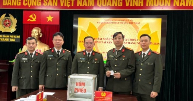 Thanh tra Công an Hà Nội bốc thăm lựa chọn ngẫu...